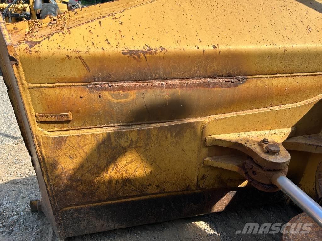 CAT D 5 N XL Telaketjupuskutraktorit