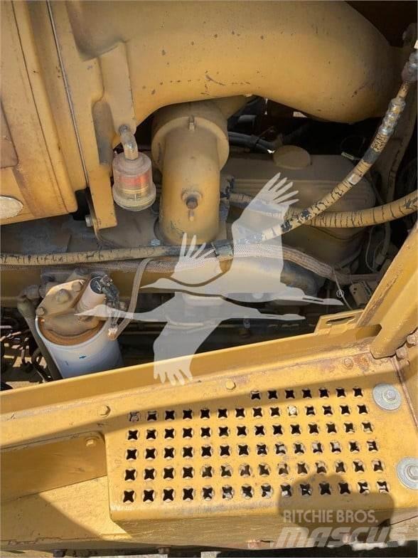CAT D8N Telaketjupuskutraktorit