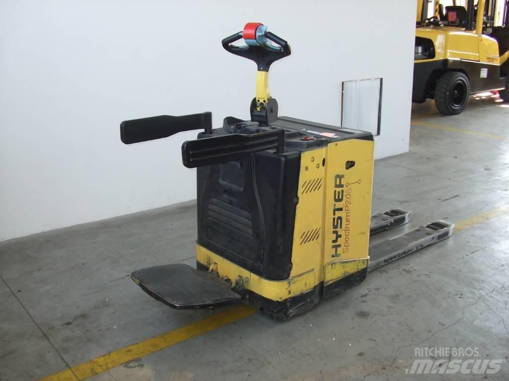 Hyster P2.0S Lavansiirtotrukit ajotasolla