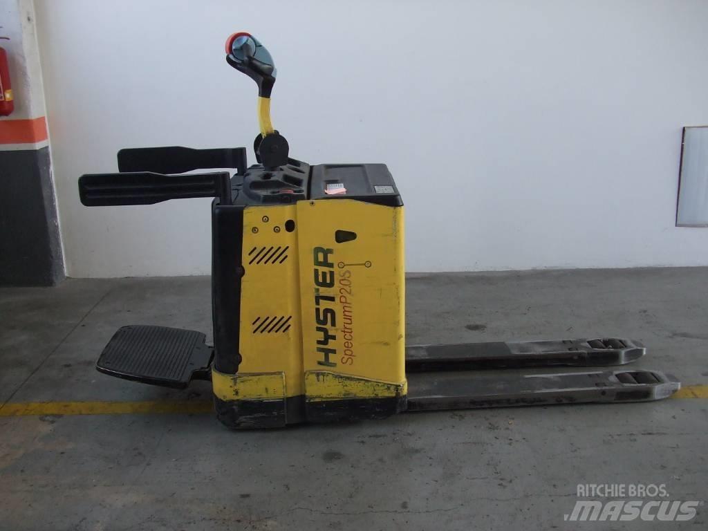 Hyster P2.0S Lavansiirtotrukit ajotasolla