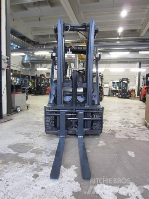 Linde E25 Sähkötrukit