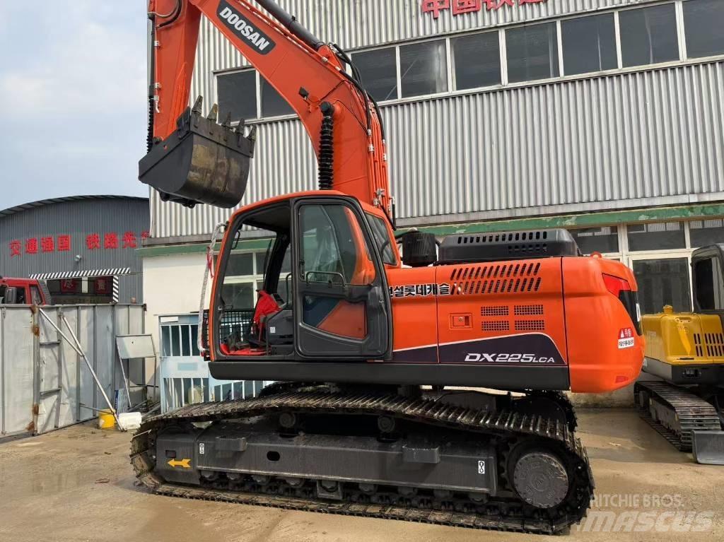 Doosan DX 225 LCA Telakaivukoneet