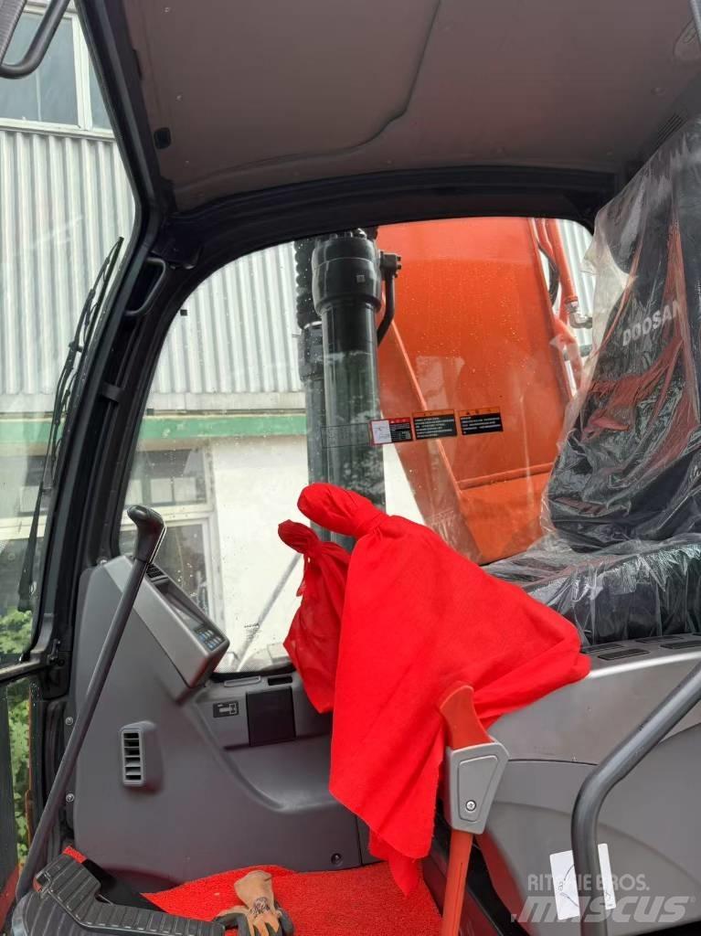 Doosan DX 225 LCA Telakaivukoneet
