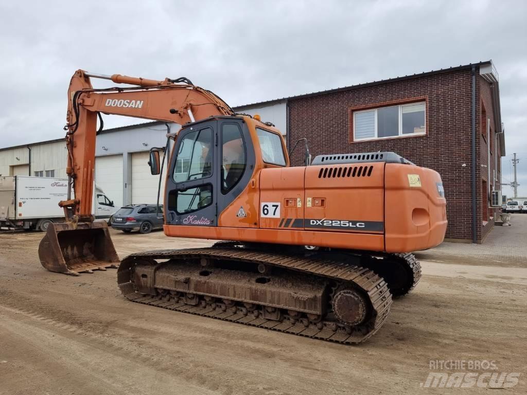 Doosan DX 225 LC Telakaivukoneet