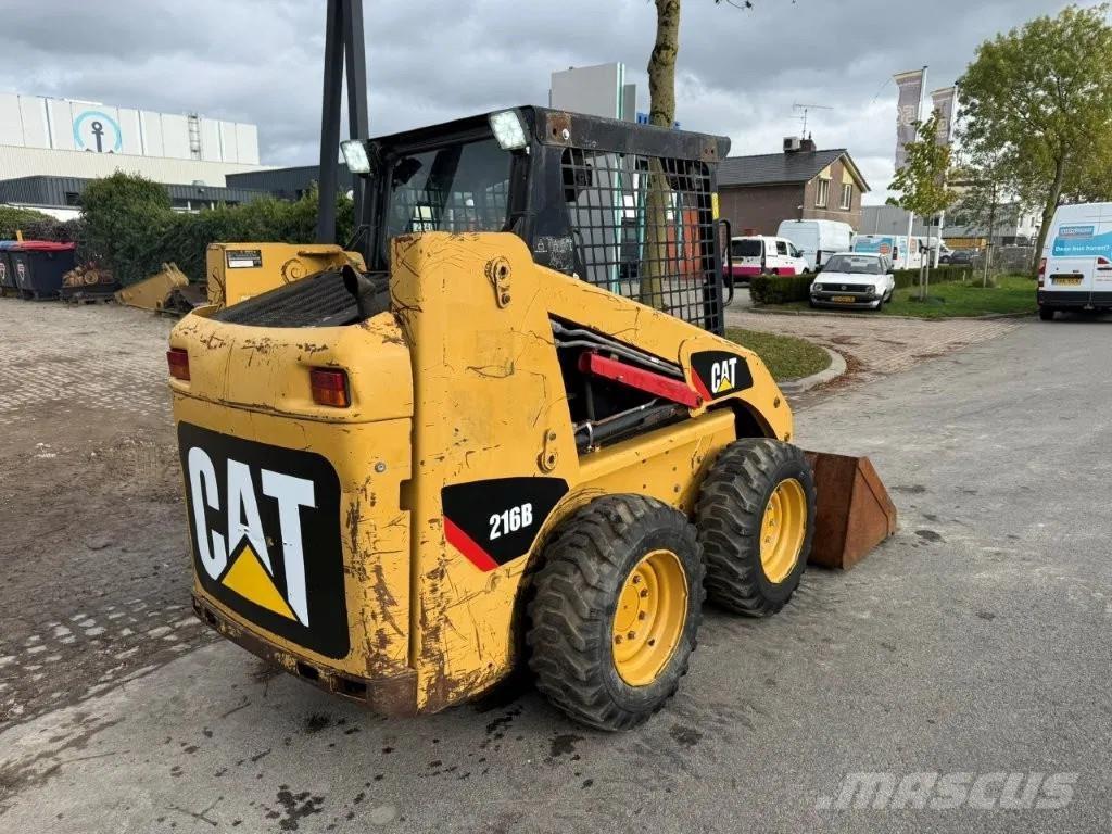 CAT 216B (226B) Liukuohjatut kuormaajat