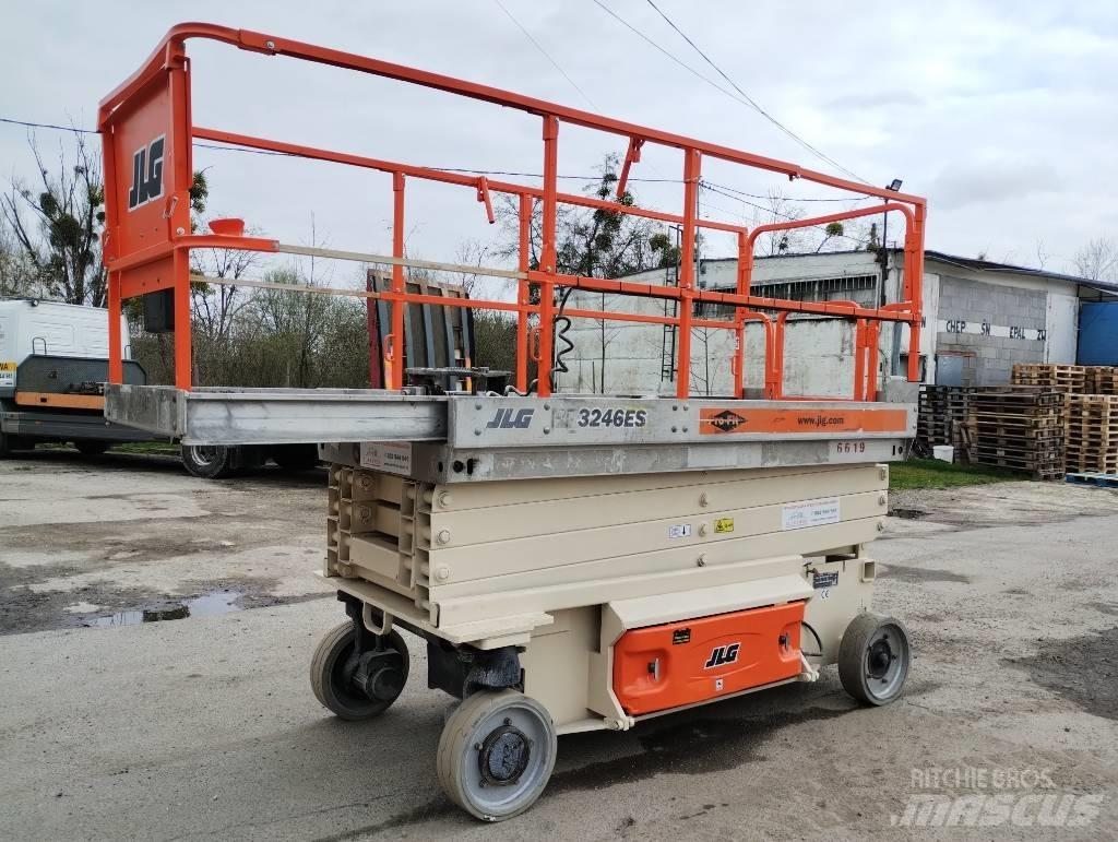 JLG 3246 ES Saksilavat