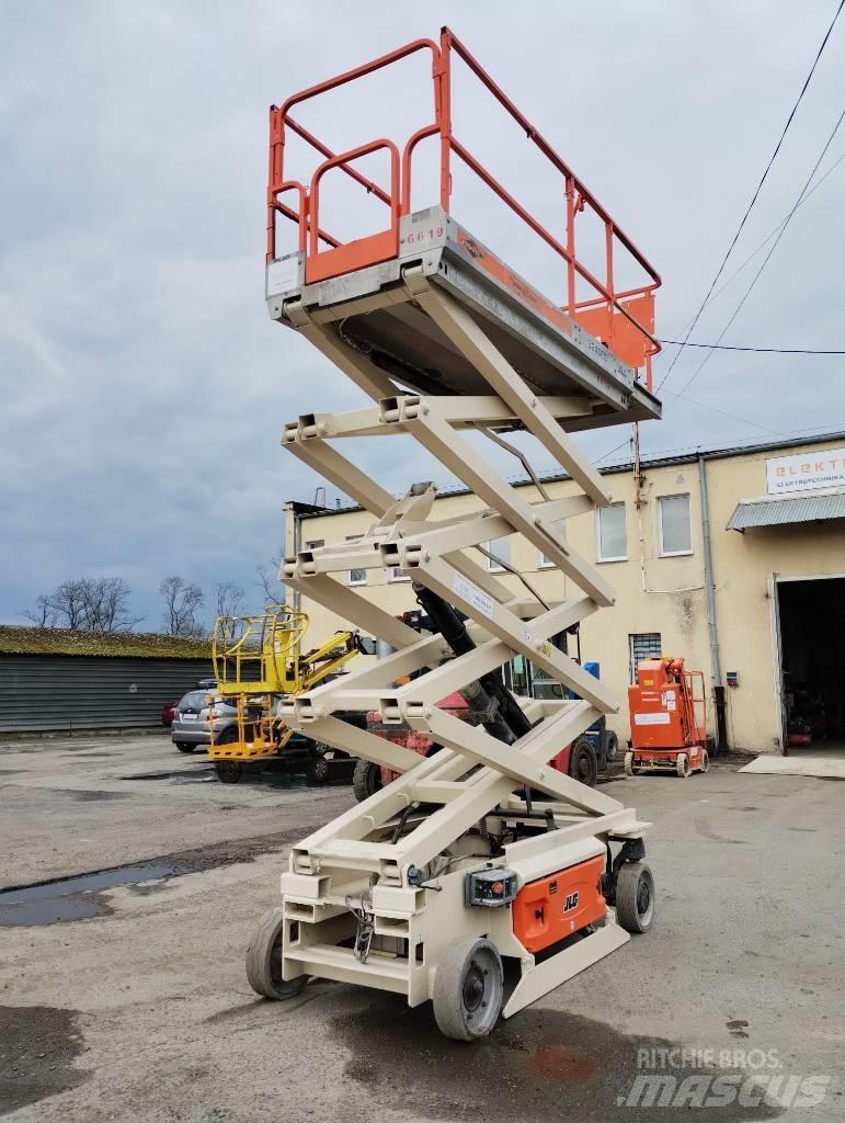 JLG 3246 ES Saksilavat