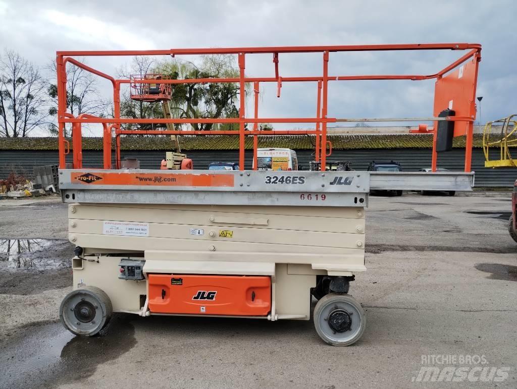 JLG 3246 ES Saksilavat