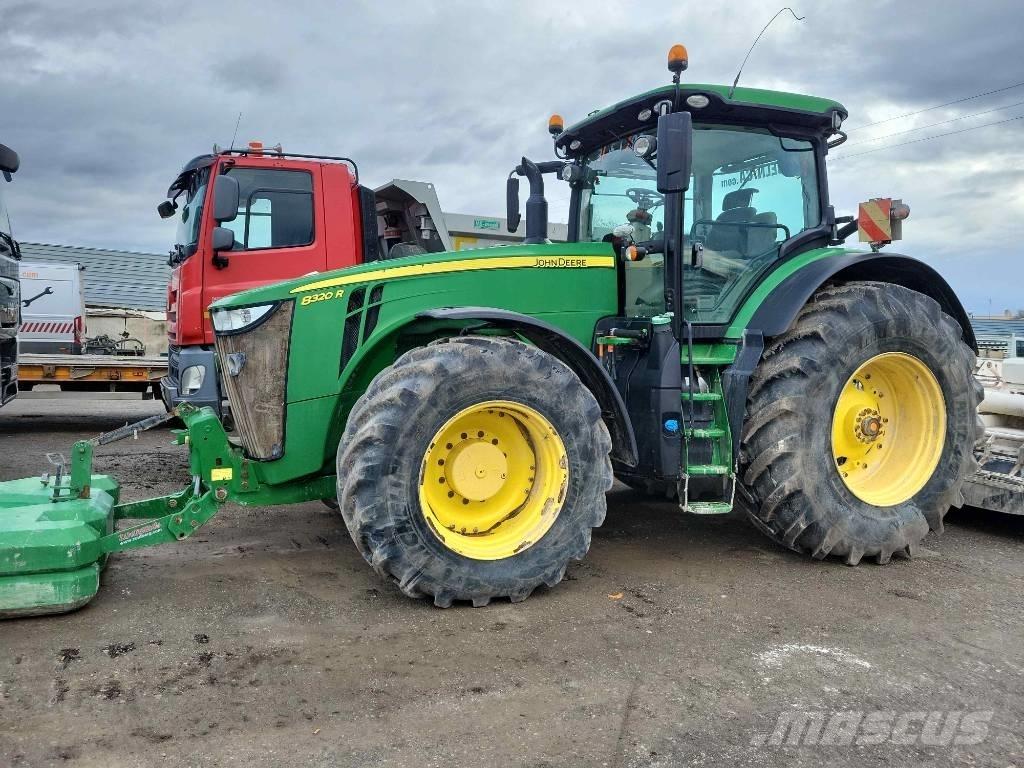 John Deere 8320 R Traktorit