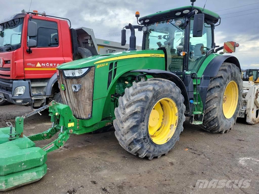 John Deere 8320 R Traktorit