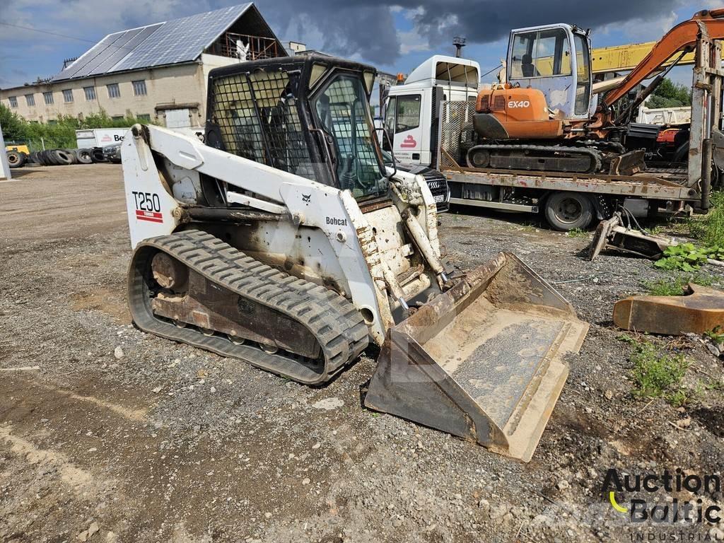 Bobcat T 250 Telakuormaajat