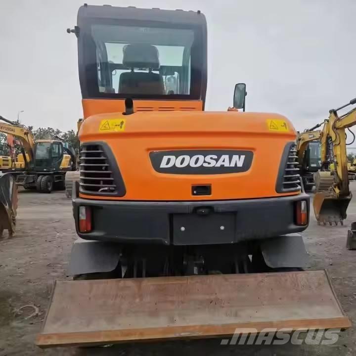 Doosan DX 60W Pyöräkaivukoneet