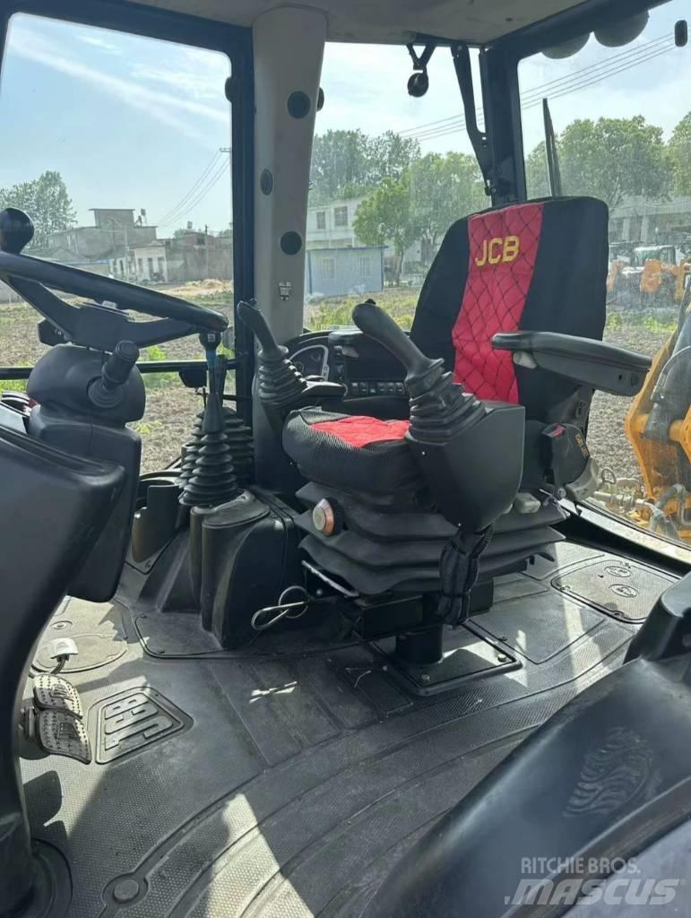 JCB 4 CX Kaivurikuormaajat