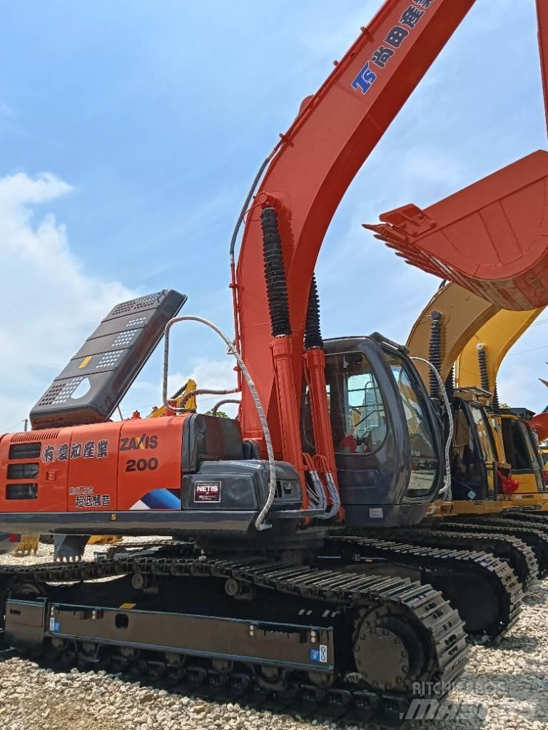 Hitachi ZX 200 Midikaivukoneet 7t - 12t