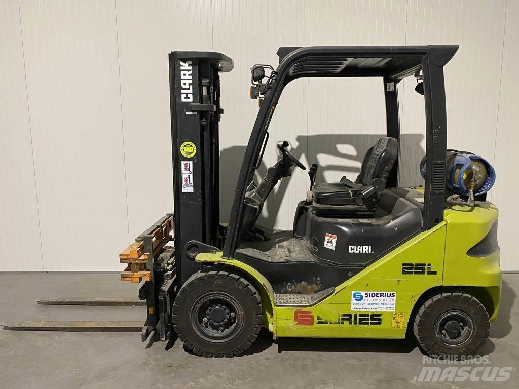 Clark S25L Nestekaasutrukit