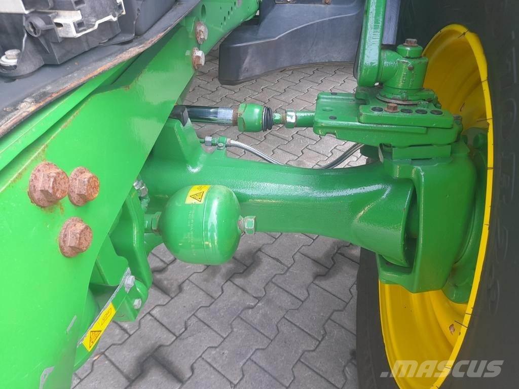 John Deere 6215R Traktorit