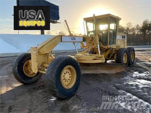CAT 135H Tiehöylät