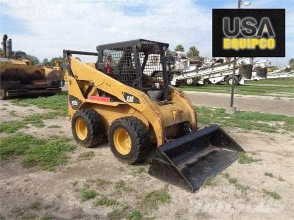 CAT 252B3 Liukuohjatut kuormaajat
