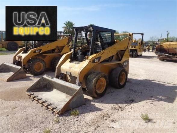 CAT 252B3 Liukuohjatut kuormaajat