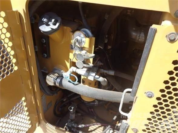 CAT CB64B Yksivalssijyrät