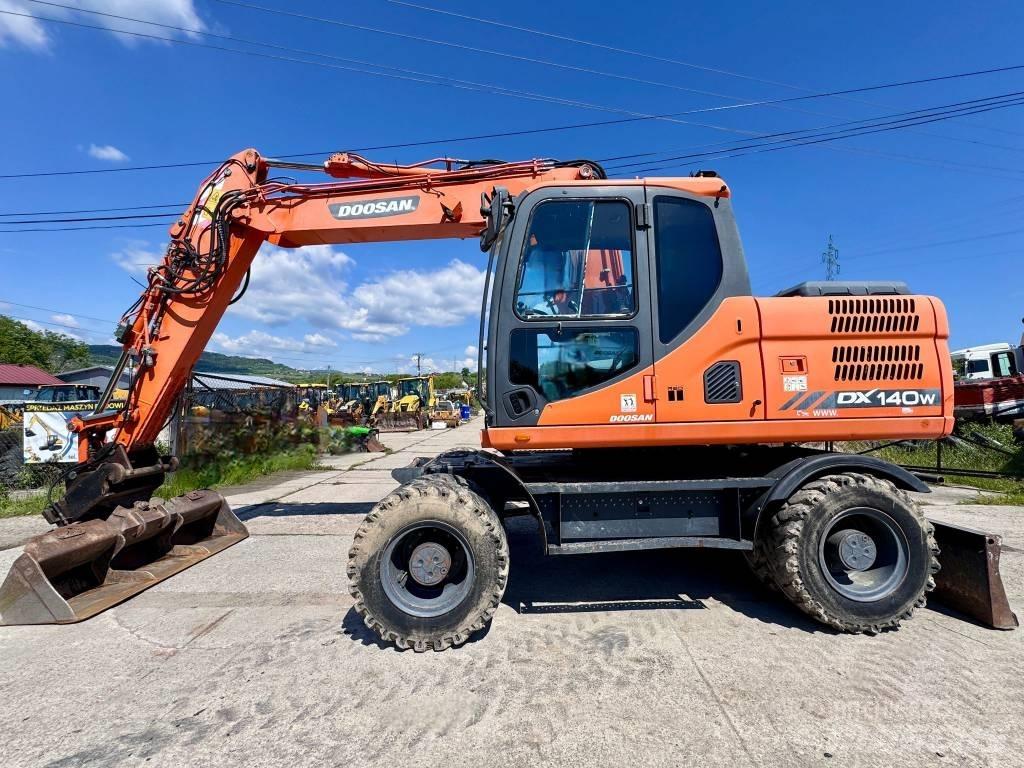 Doosan DX 140 W-3 Pyöräkaivukoneet