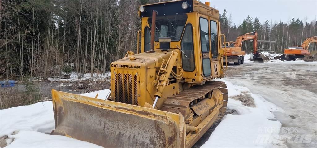 CAT D4E Telaketjupuskutraktorit