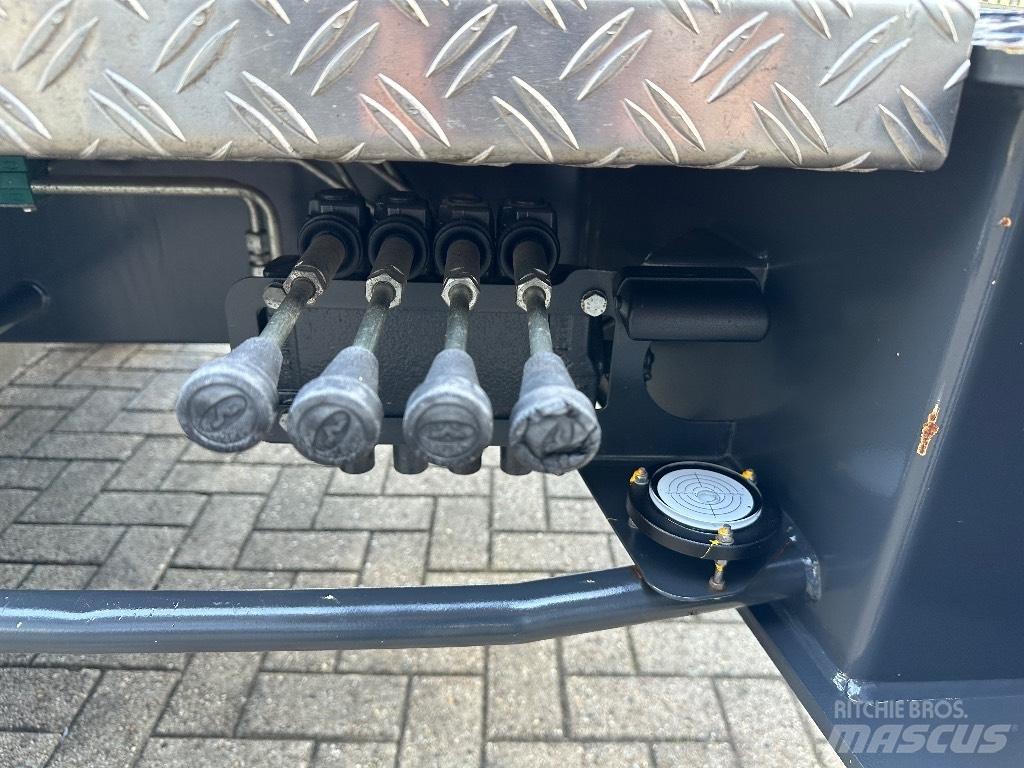 Böcker AHK 30/1600 Mobiilinosturit