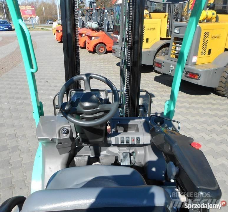 Mitsubishi FG25N Nestekaasutrukit