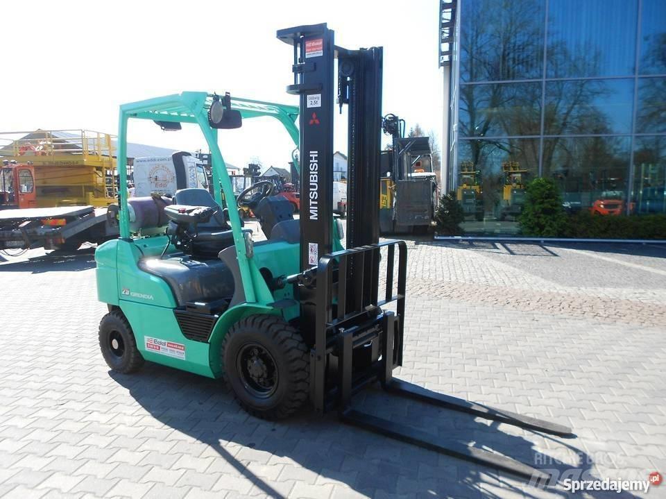 Mitsubishi FG25N Nestekaasutrukit