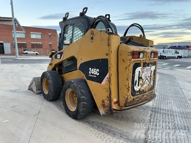 CAT 246 C Liukuohjatut kuormaajat