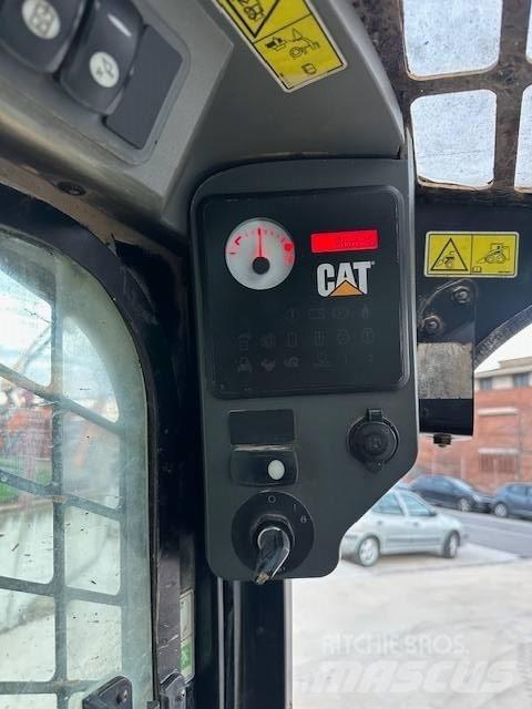 CAT 246 C Liukuohjatut kuormaajat
