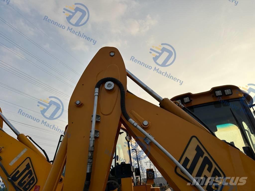 JCB 4 CX Kaivurikuormaajat