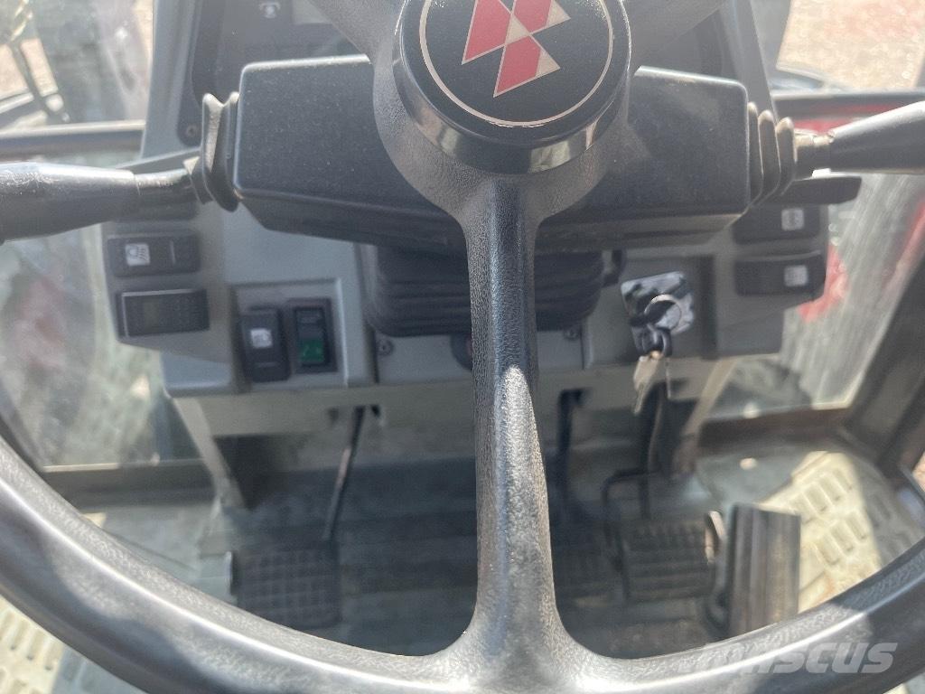 Massey Ferguson 8110 Traktorit