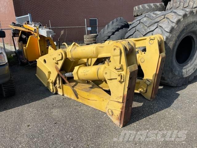 CAT D 8 R Ripper Muut