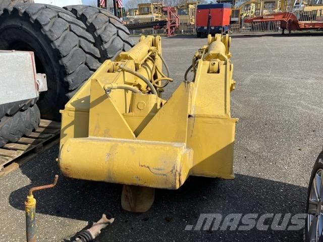 CAT D 8 R Ripper Muut