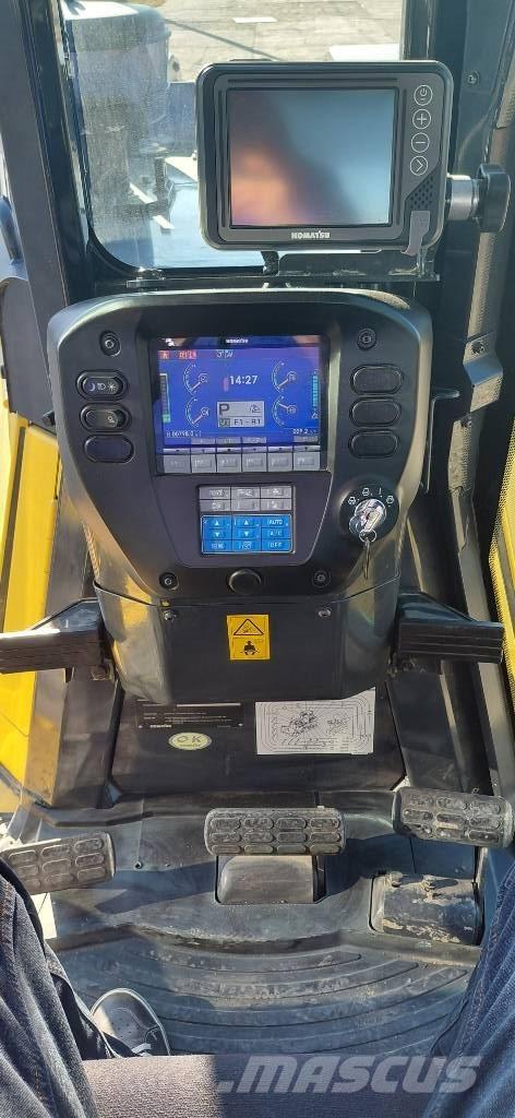 Komatsu D65EXi Telaketjupuskutraktorit