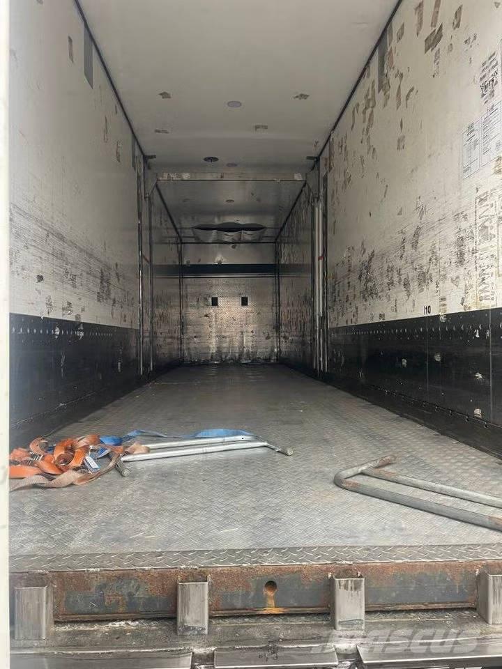 VAK V 4-40 Kylmä-/Lämpökoriperävaunut