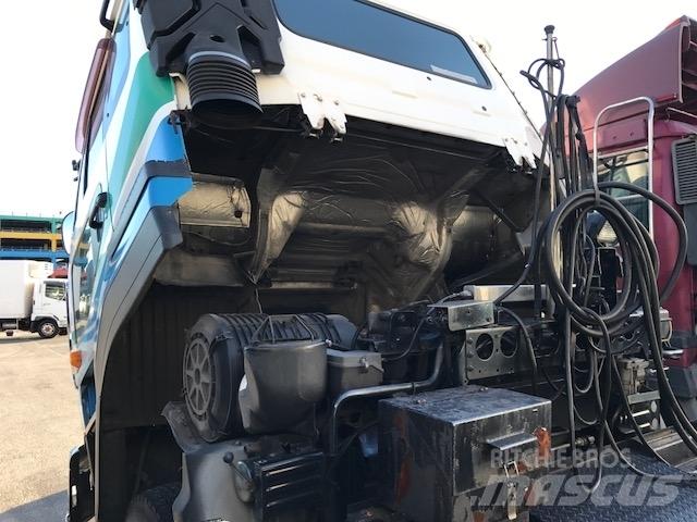 UD KL-CK482BAT Vetopöytäautot