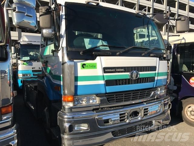 UD KL-CK482BAT Vetopöytäautot