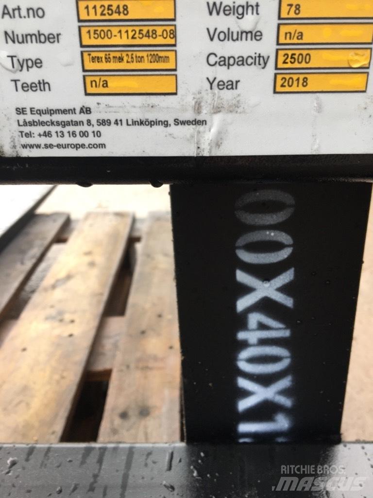  SE AB Terex TL65-80 Trukkihaarukat