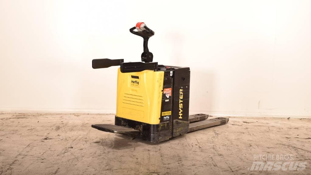 Hyster P 2.0 S Lavansiirtotrukit ajotasolla