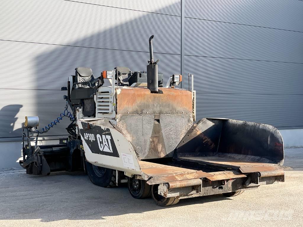 CAT AP300 Asfalttikoneet