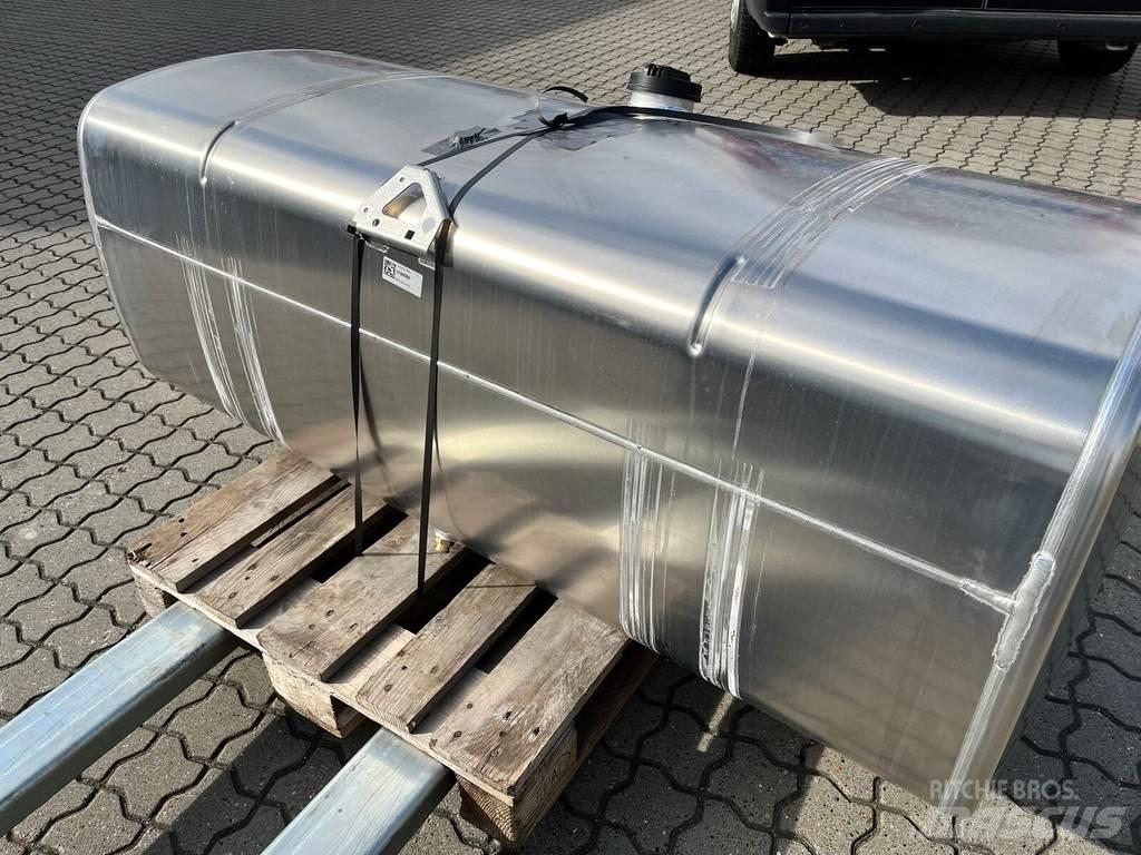 DAF XG Polttoaine- ja lisäainesäiliöt