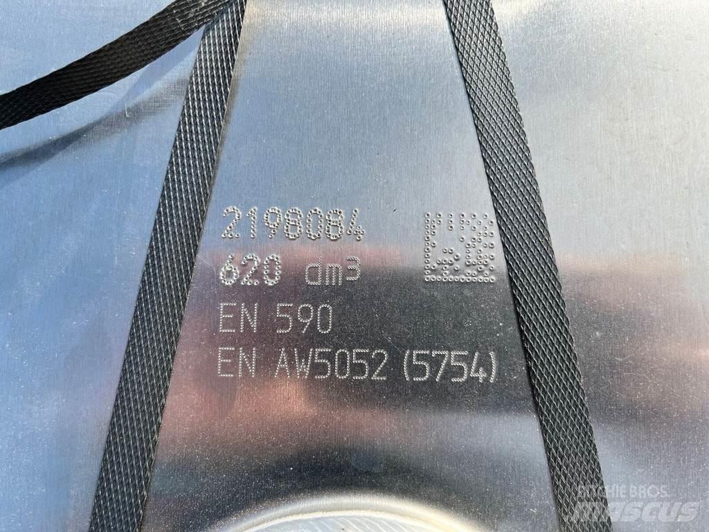 DAF XG Polttoaine- ja lisäainesäiliöt
