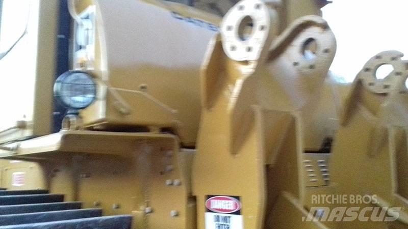 CAT D9G Telaketjupuskutraktorit