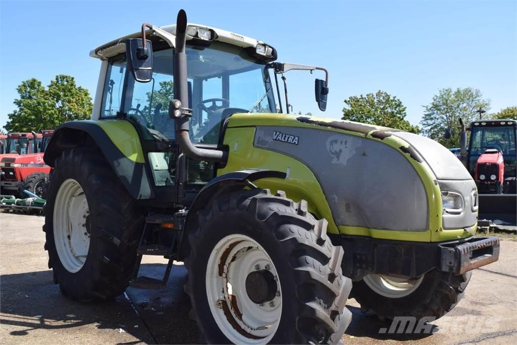 Valtra T120 Traktorit