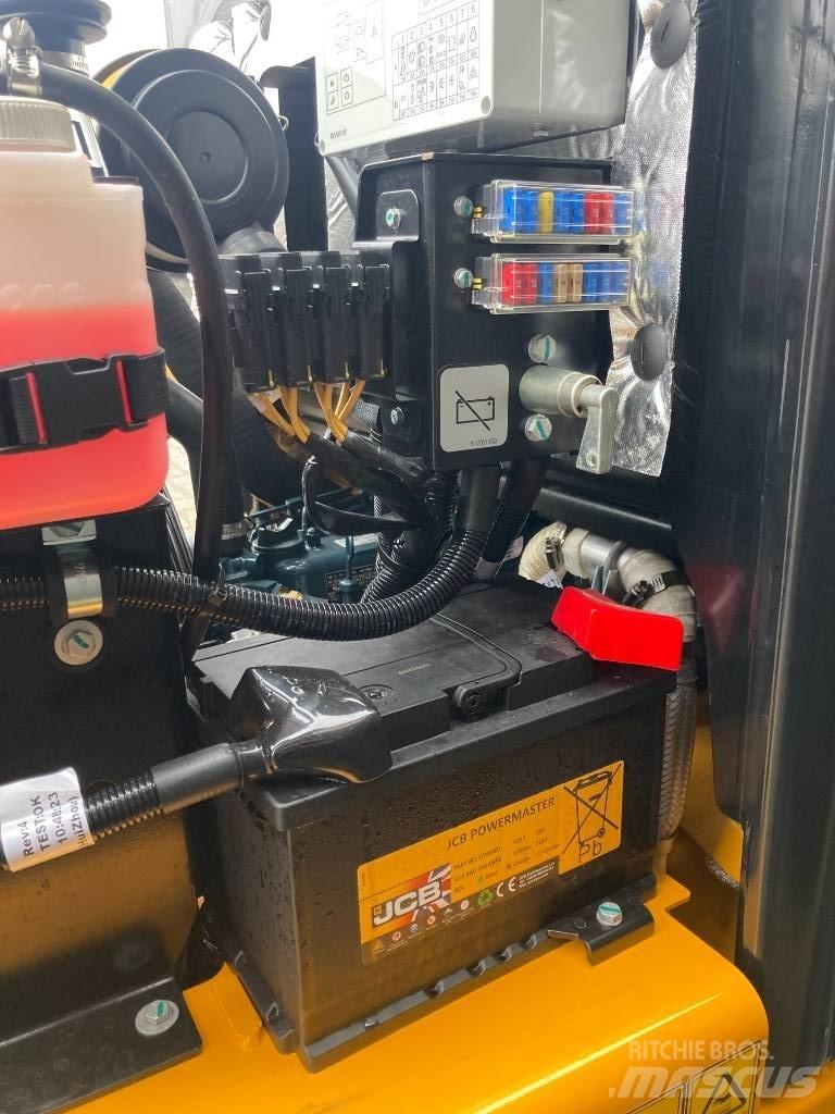 JCB 403 - Fabriksny Pienkuormaajat