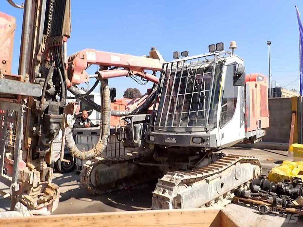 Sandvik DX800 Avolouhintaporauslaitteet
