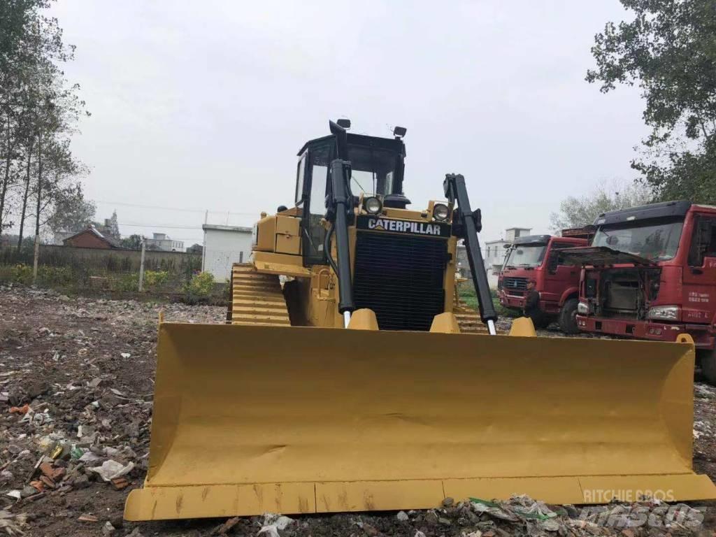 CAT D6H Telaketjupuskutraktorit