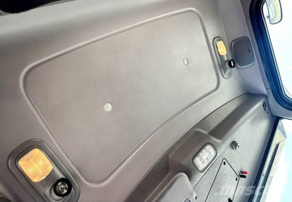 Peterbilt 389 Tractor Units